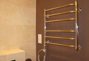 Установка электрического полотенцесушителя в ванной в Жуковском